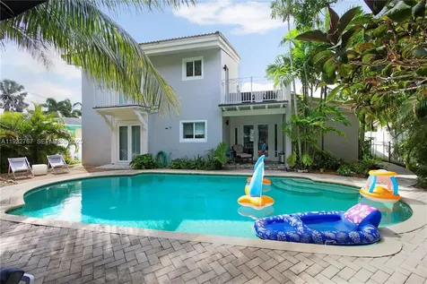 517 NE 2nd Place Dania Beach FL 33004