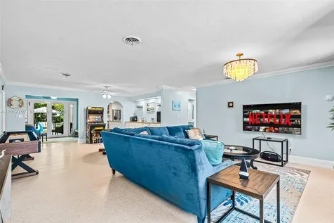 517 NE 2nd Place Dania Beach FL 33004