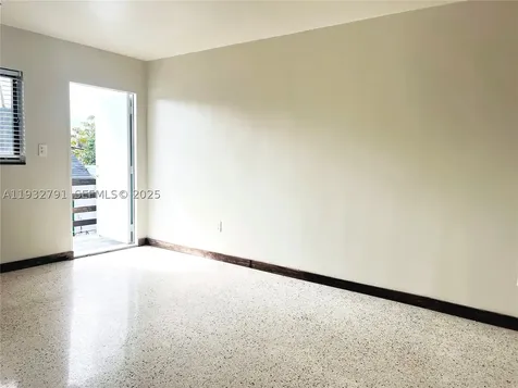 910 SW 4th Avenue Miami FL 33130