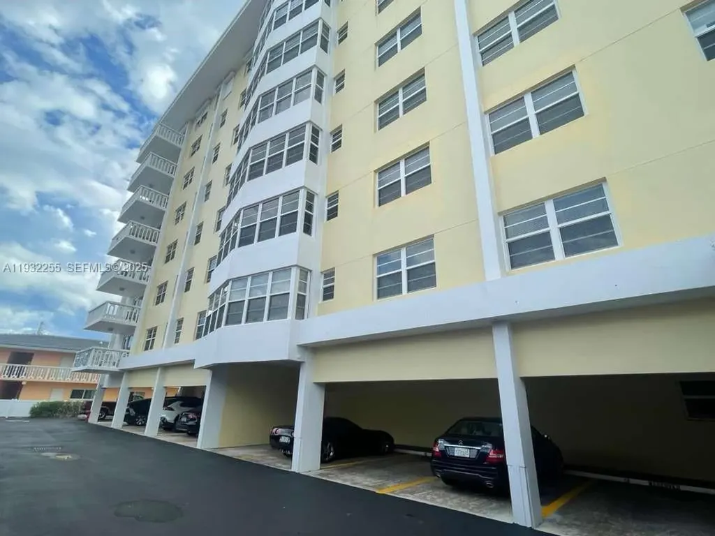 2500 NE 48th Lane Fort Lauderdale FL 33308
