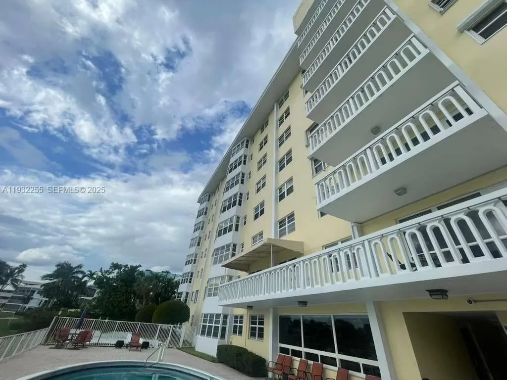 2500 NE 48th Lane Fort Lauderdale FL 33308