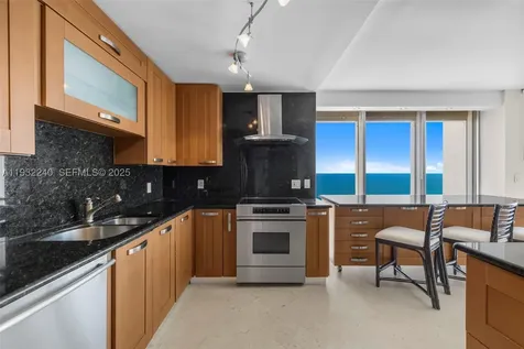 881 Ocean Drive Key Biscayne FL 33149