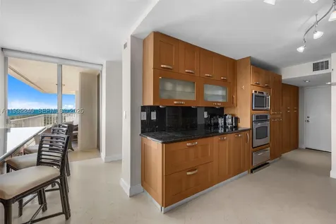 881 Ocean Drive Key Biscayne FL 33149