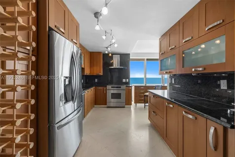 881 Ocean Drive Key Biscayne FL 33149