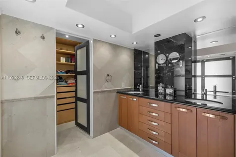 881 Ocean Drive Key Biscayne FL 33149