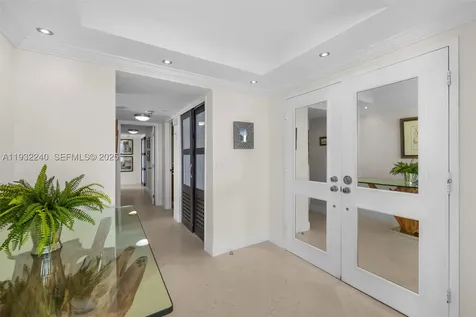 881 Ocean Drive Key Biscayne FL 33149