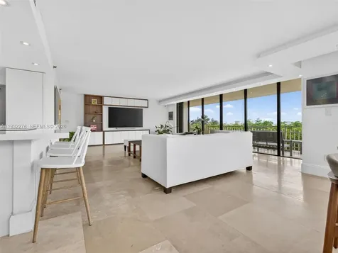 11113 Biscayne Boulevard Miami FL 33181