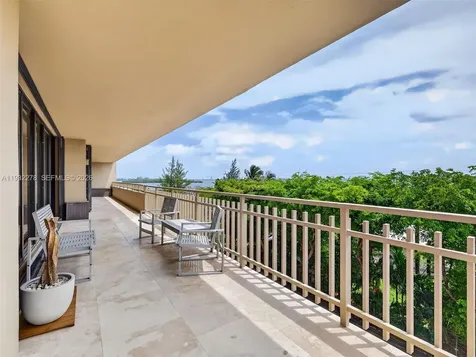 11113 Biscayne Boulevard Miami FL 33181