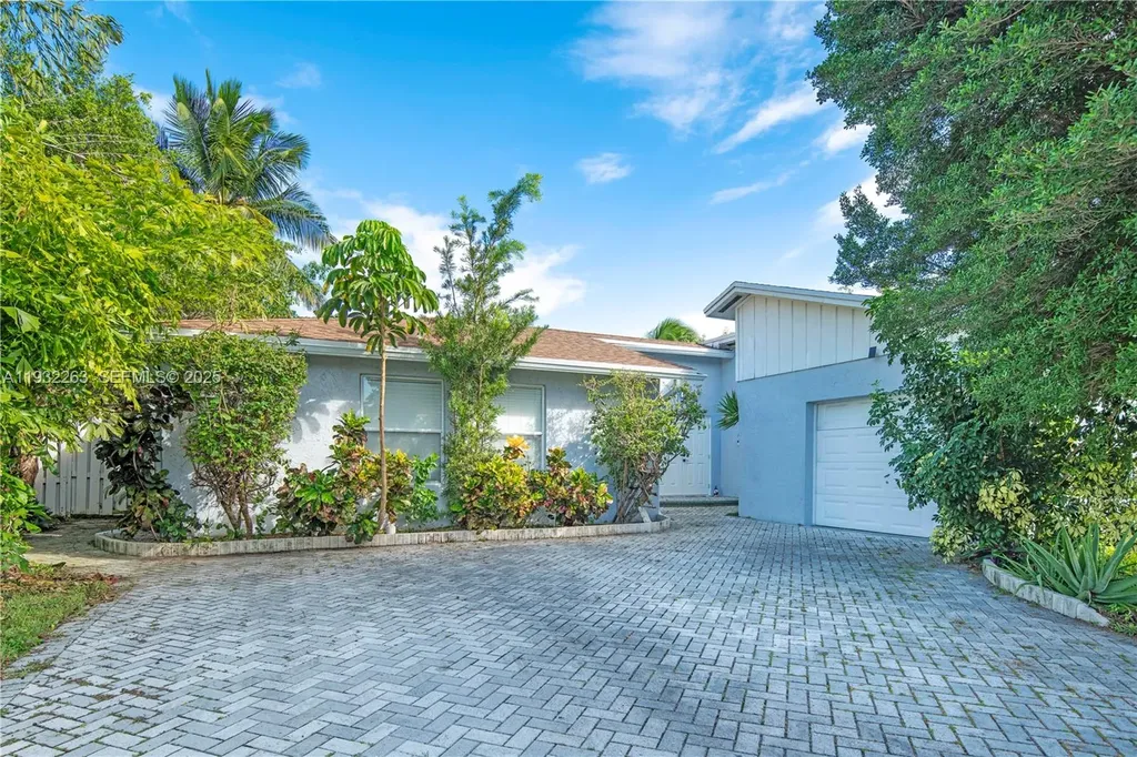 4093 NW 1st Place Deerfield Beach FL 33442
