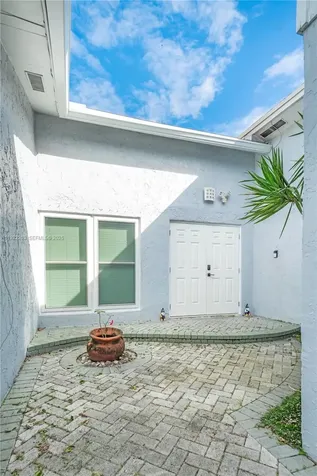 4093 NW 1st Place Deerfield Beach FL 33442