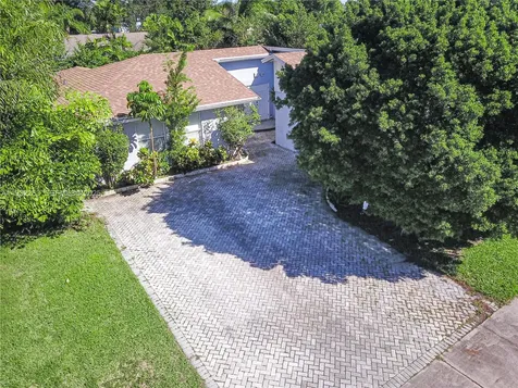 4093 NW 1st Place Deerfield Beach FL 33442