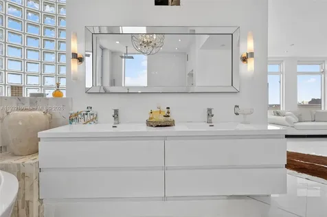 1000 Island Boulevard Aventura FL 33160