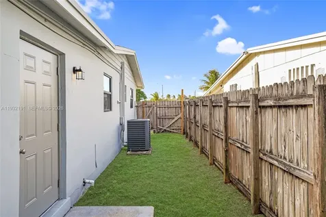 4136 NW 13th Avenue Oakland Park FL 33309