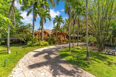 11825 S Mitchell Manor Circle Pinecrest FL 33156