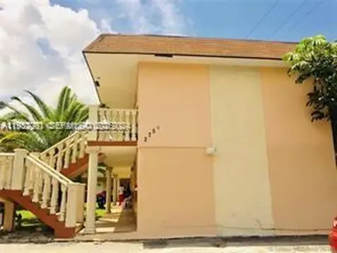 2750 Pierce Street Hollywood FL 33020