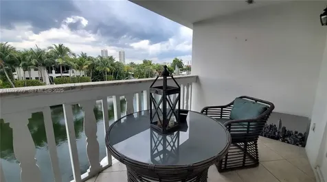 470 Paradise Isle Boulevard Hallandale Beach FL 33009