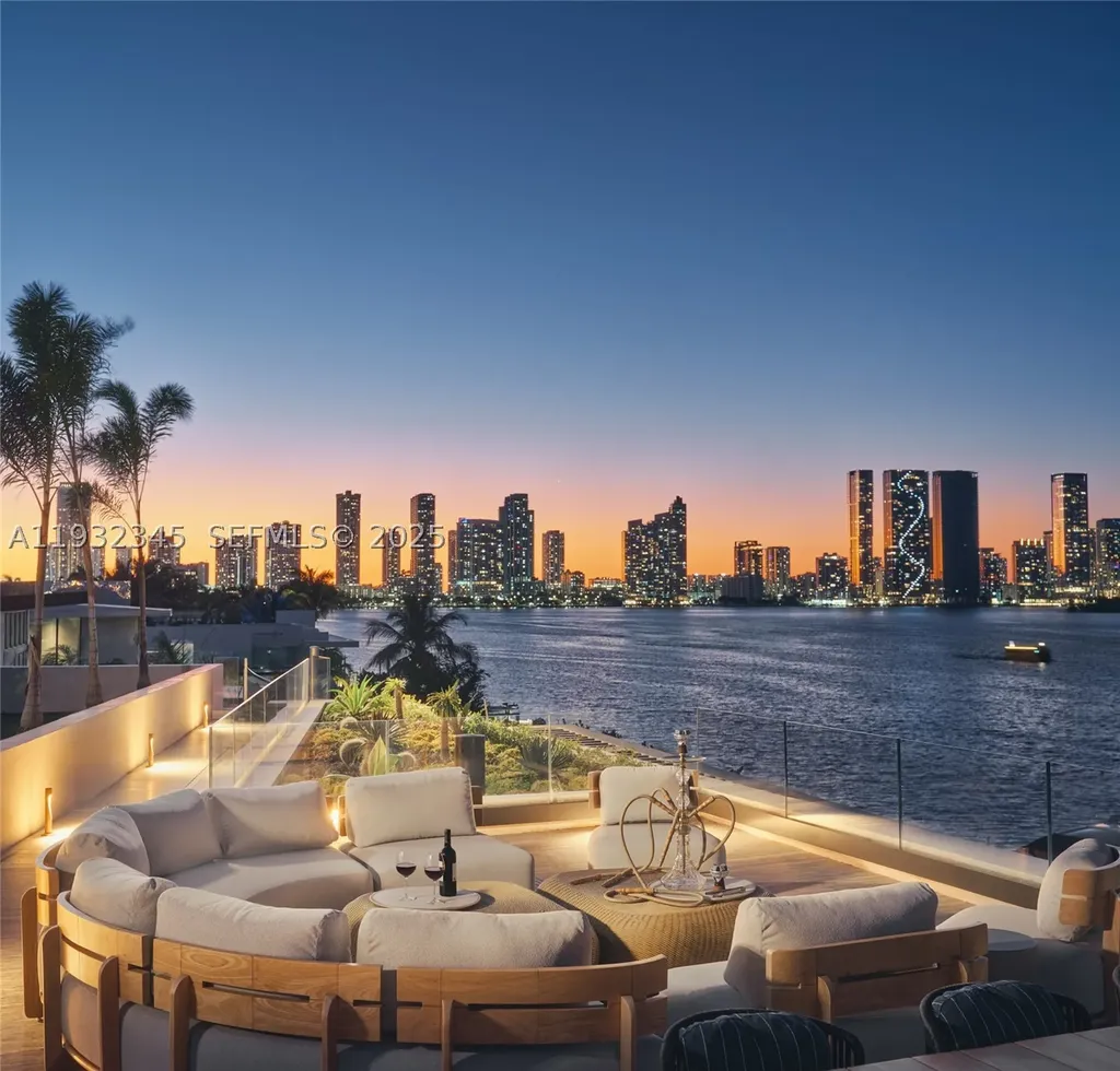 1413 N Venetian Way Miami FL 33139