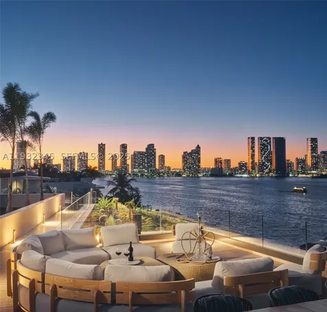 1413 N Venetian Way Miami FL 33139