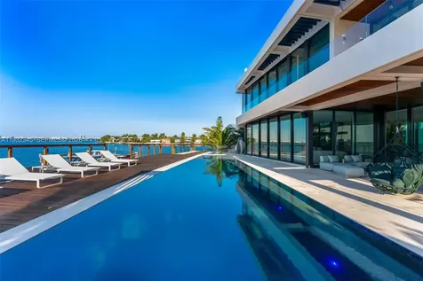 1413 N Venetian Way Miami FL 33139