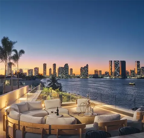 1413 N Venetian Way Miami FL 33139