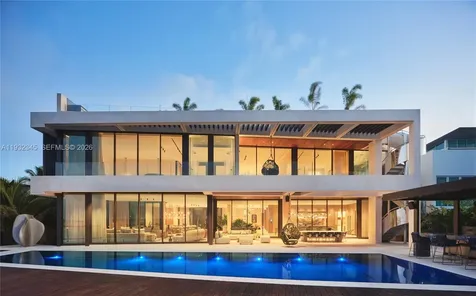 1413 N Venetian Way Miami FL 33139