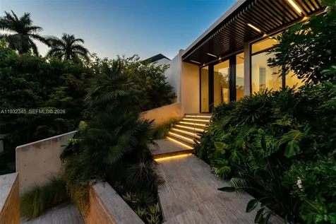 1413 N Venetian Way Miami FL 33139
