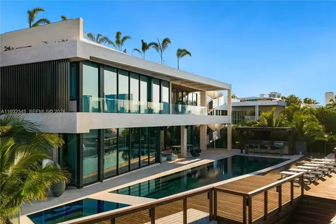 1413 N Venetian Way Miami FL 33139