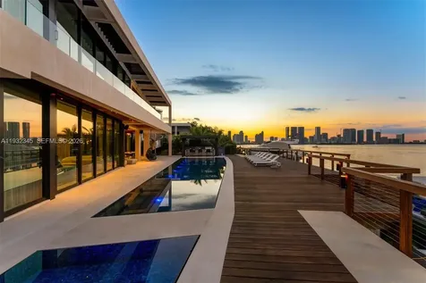 1413 N Venetian Way Miami FL 33139