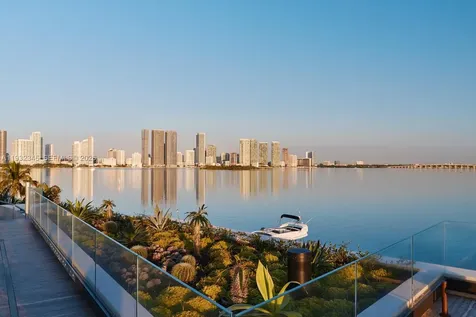 1413 N Venetian Way Miami FL 33139