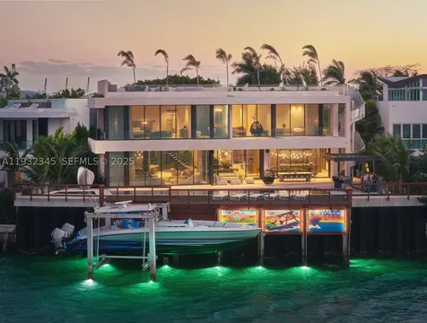 1413 N Venetian Way Miami FL 33139