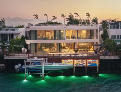 1413 N Venetian Way Miami FL 33139