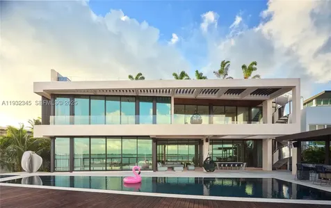 1413 N Venetian Way Miami FL 33139
