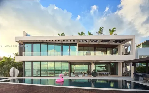 1413 N Venetian Way Miami FL 33139