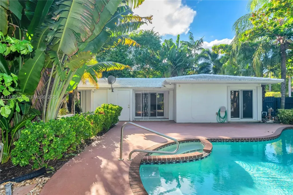 205 NE 16th Terrace Fort Lauderdale FL 33301