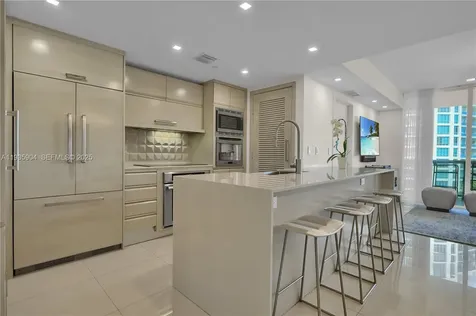 5875 Collins Avenue Miami Beach FL 33140