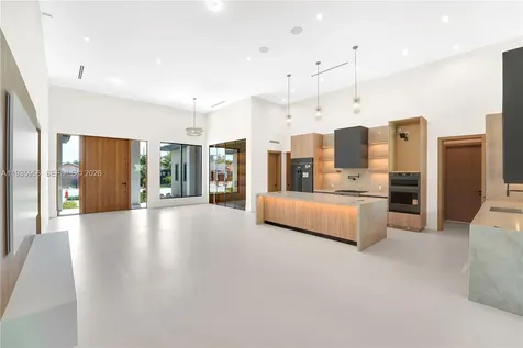 1130 SW 86th Court Miami FL 33144