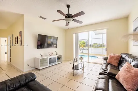 2139 Mallard Creek Circle Kissimmee FL 34743