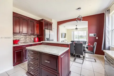 2139 Mallard Creek Circle Kissimmee FL 34743