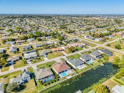 1019 SW 8th Court Cape Coral FL 33991