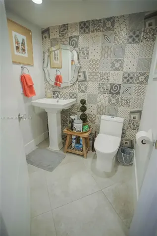 5880 Collins Avenue Miami Beach FL 33140