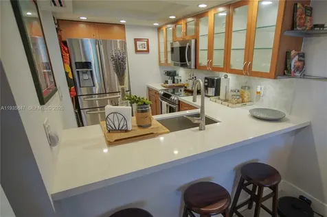 5880 Collins Avenue Miami Beach FL 33140