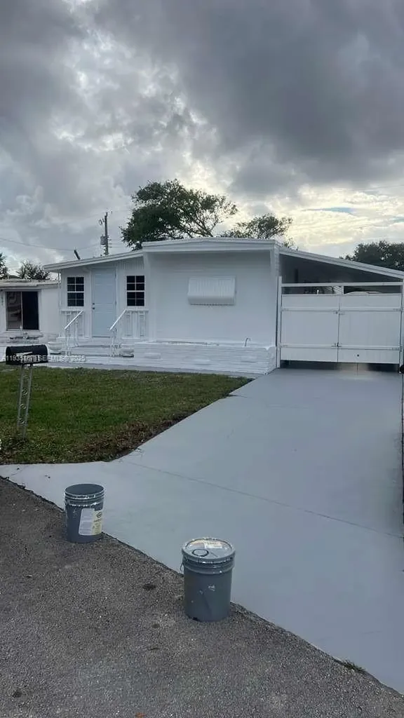 1911 SW 87th Avenue Davie FL 33324