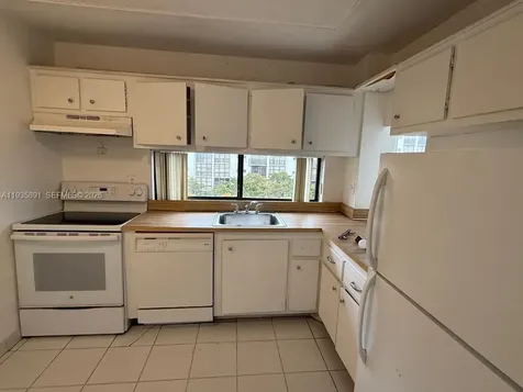 16909 N Bay Road Sunny Isles Beach FL 33160
