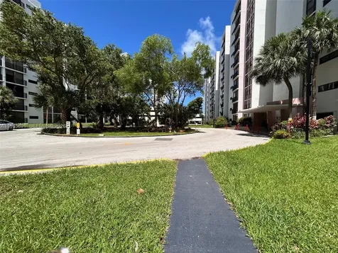 16909 N Bay Road Sunny Isles Beach FL 33160