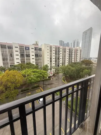 16909 N Bay Road Sunny Isles Beach FL 33160