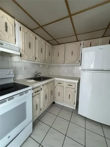 8425 Harding Avenue Miami Beach FL 33141