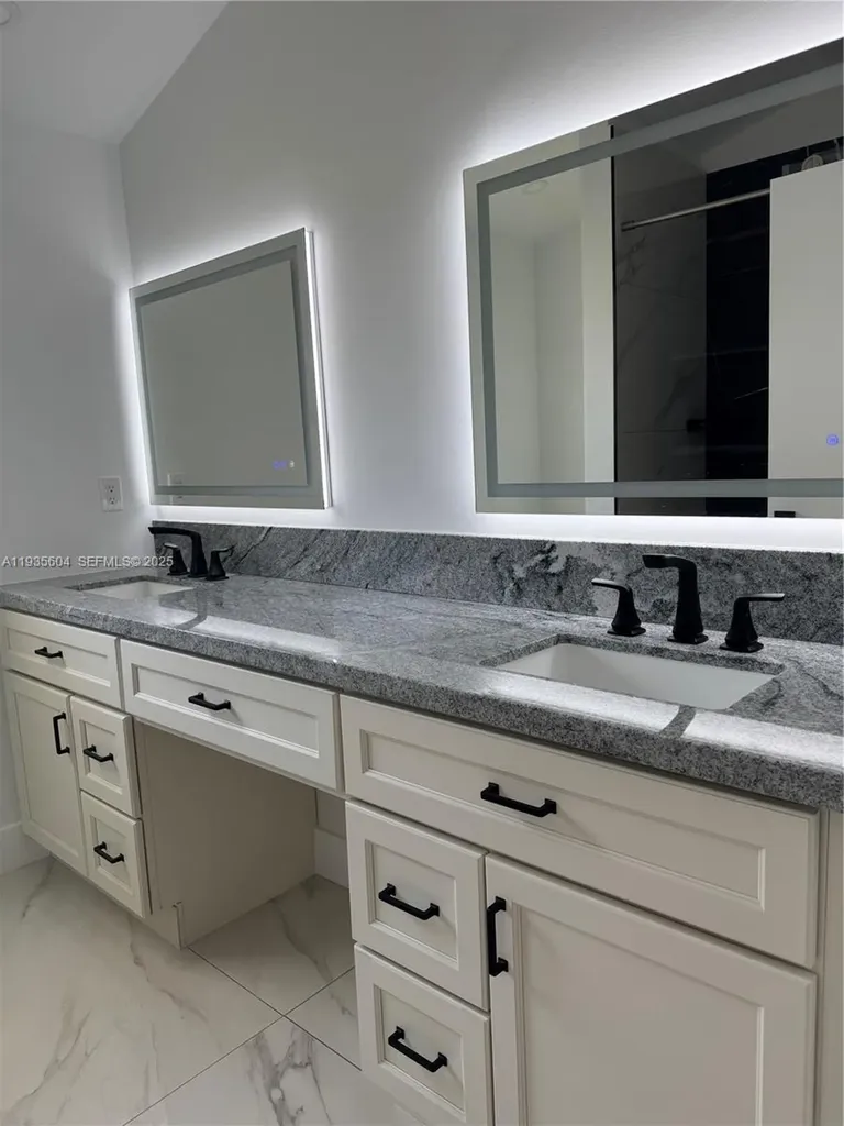 1090 SE 6th Avenue Dania Beach FL 33004