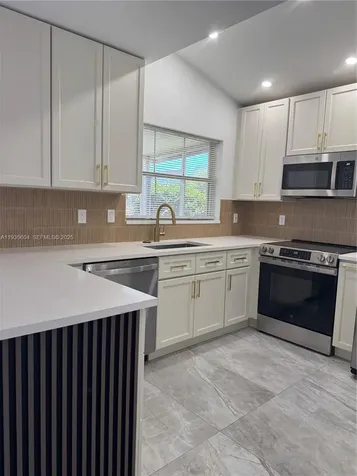 1090 SE 6th Avenue Dania Beach FL 33004