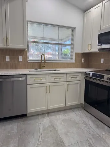 1090 SE 6th Avenue Dania Beach FL 33004