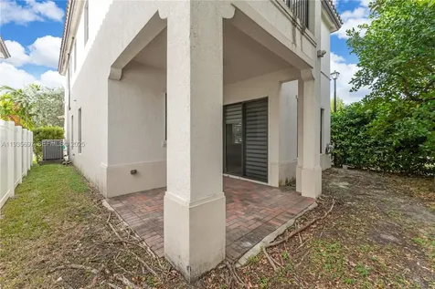 9881 W 34th Avenue Hialeah FL 33018
